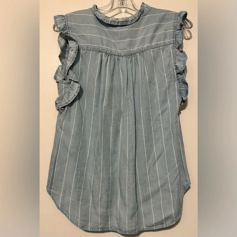 NWT Cupio chambray sleeveless button up blouse size S - Picture 3 of 10